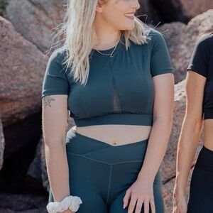 Popflex gulch leggings and wander bra- both size M, evergreen